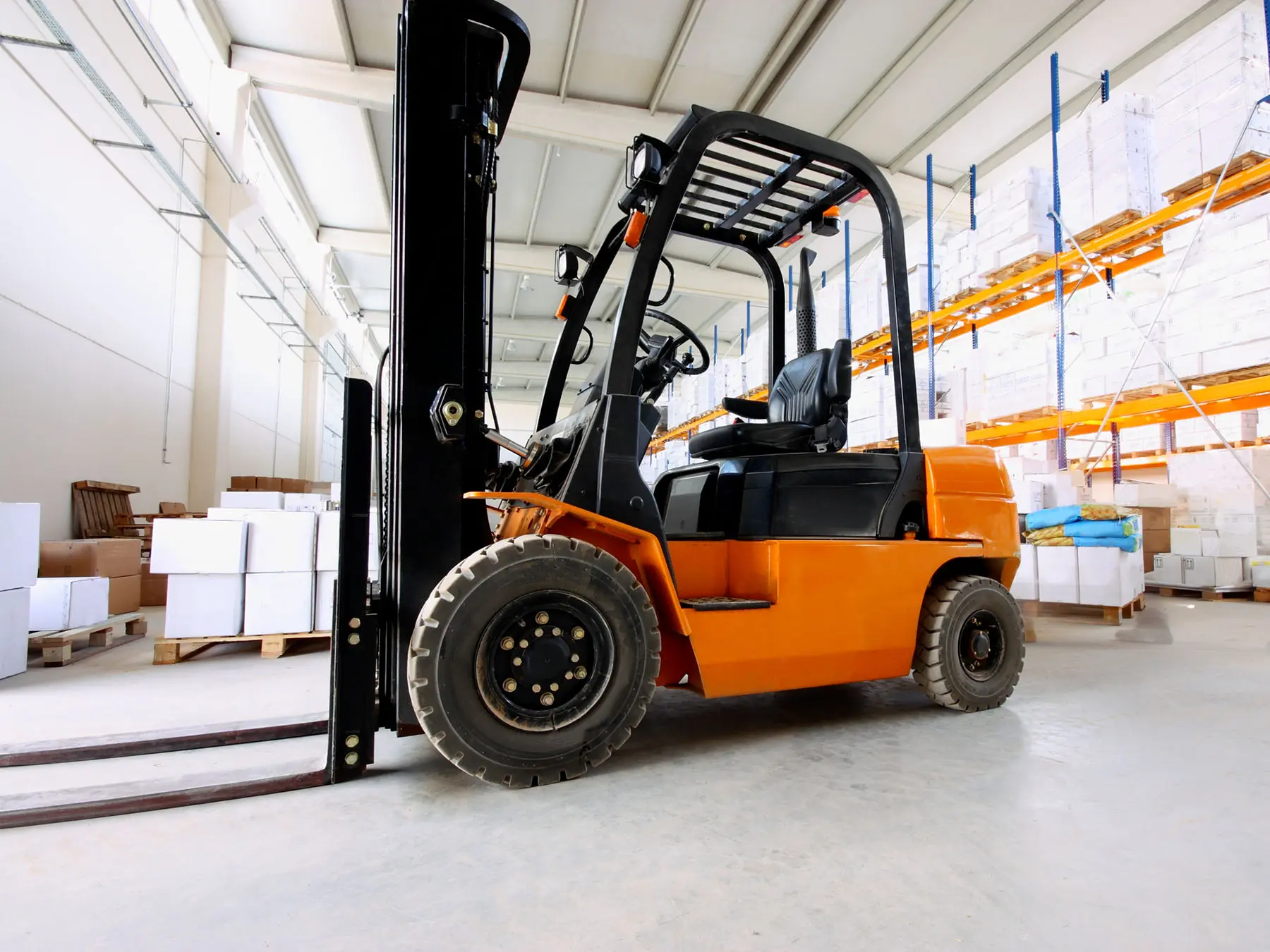 Four-wheel forklifts